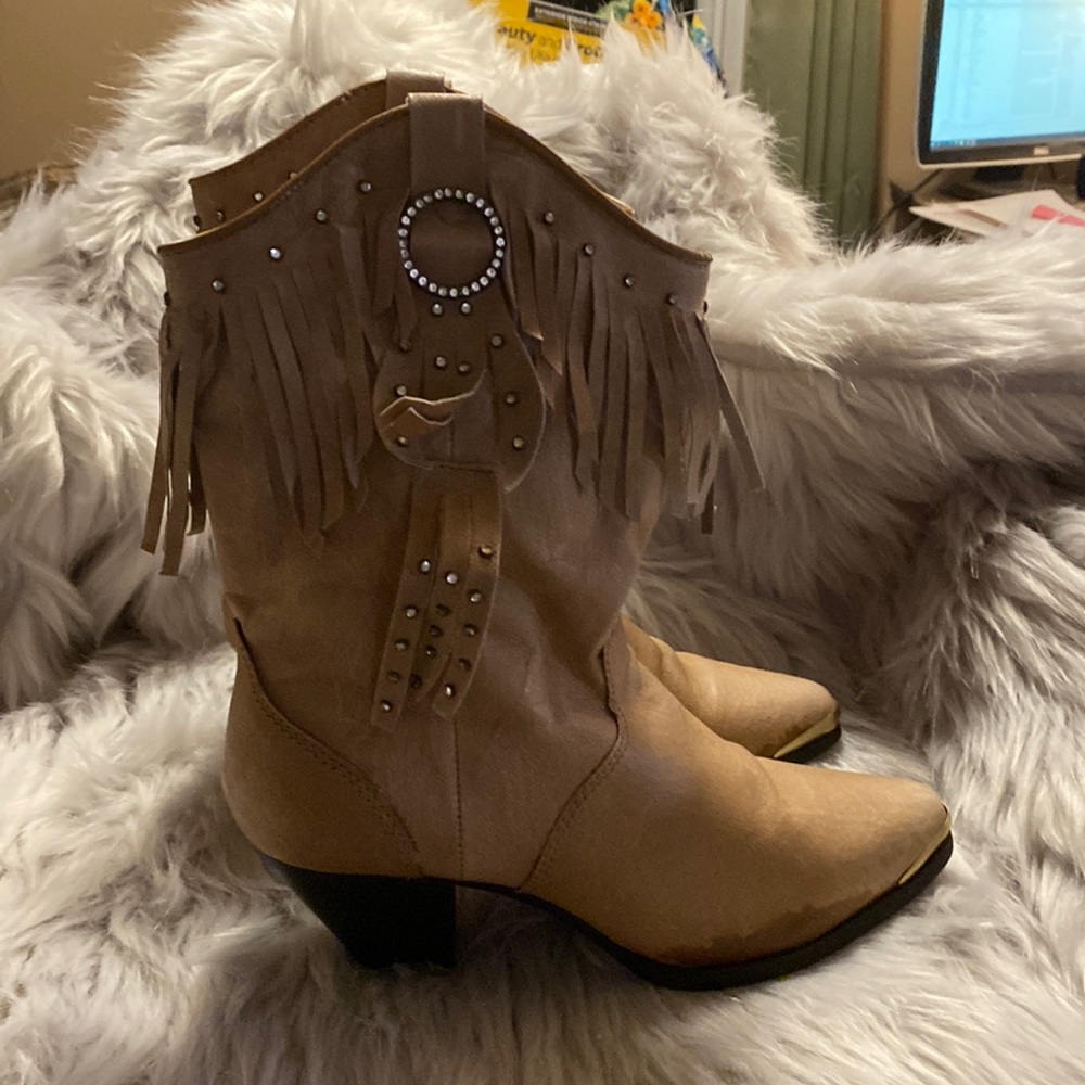 Dressy cowboy style boots